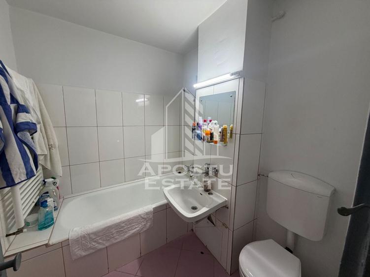 Apartament cu 2 camere semidecomandat, mobilat în Lipovei
