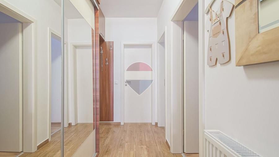 Apartament cu 3 camere decomandat în Tractorul