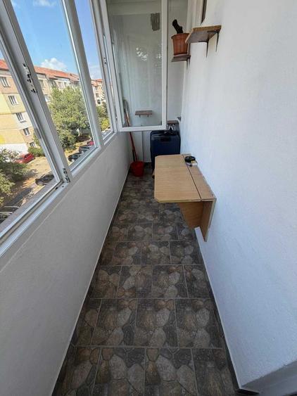 Apartament cu 3 camere semidecomandat în Cedonia