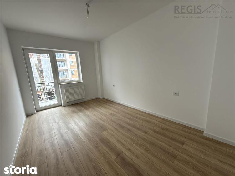 Apartament cu 3 camere decomandat în Tractorul