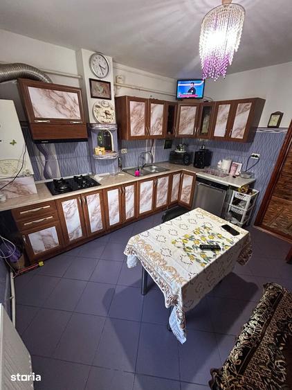 Apartament cu 3 camere decomandat în Central