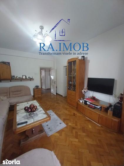 Apartament cu 3 camere decomandat în Ultracentral
