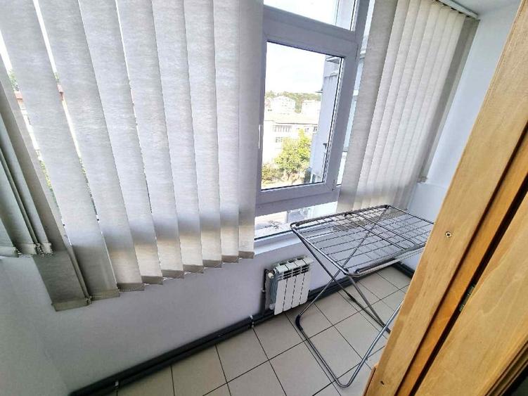Apartament cu 3 camere semidecomandat în Dacia