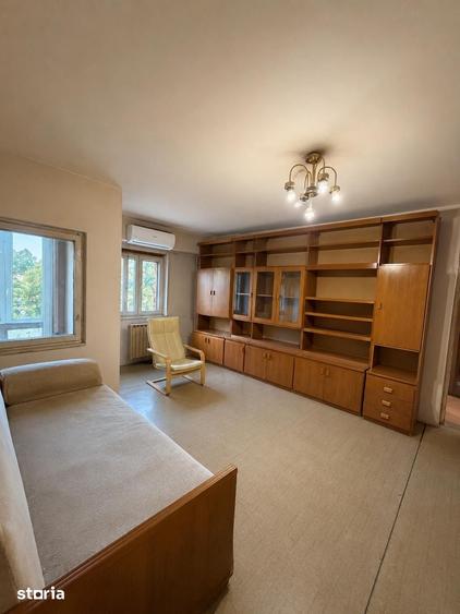 Apartament cu 3 camere decomandat în Aviației