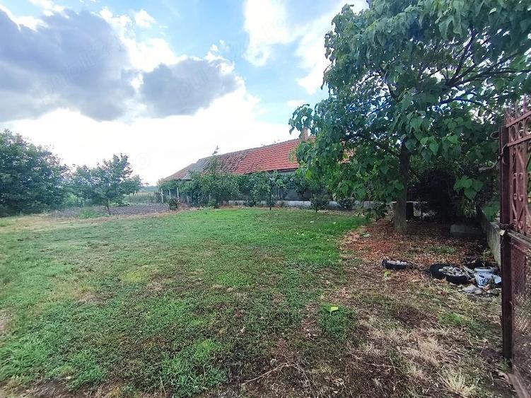 Casă cu Teren 4869 Mp în Abram