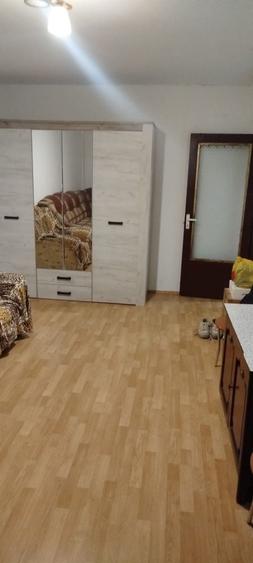 Apartament cu 3 camere decomandat în Lacul Tei
