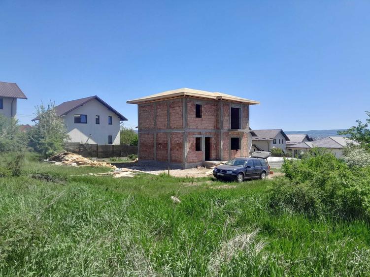 Casă cu 4 camere în Valea Adâncă