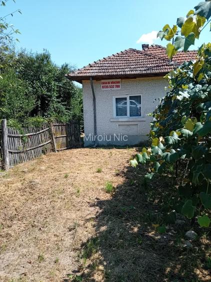 Casă cu 4 camere în Valea Stânii