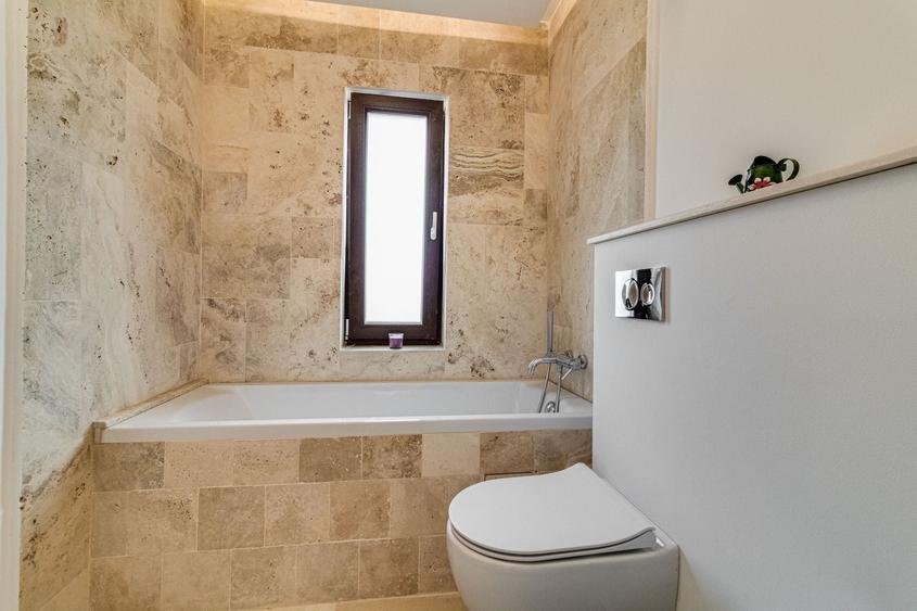 Casă individuală cu 4 camere cu Canalizare în Central