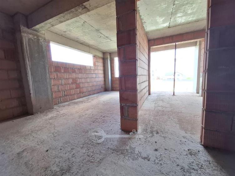Apartament cu 2 camere semidecomandat în Cug