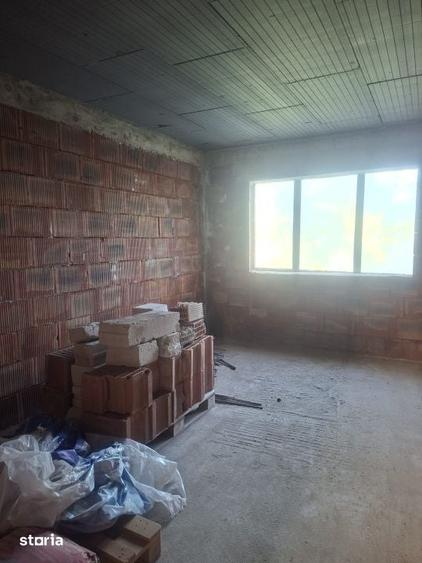 Casă cu 5 camere cu Teren 1000 Mp în Central