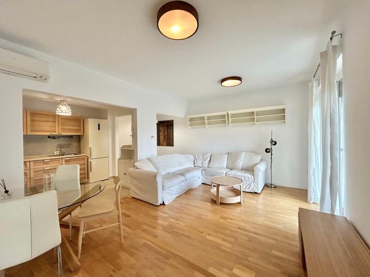 Apartament cu 3 camere decomandat, mobilat în Iancu Nicolae