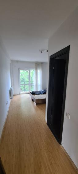 Apartament cu 3 camere semidecomandat în Exterior Nord