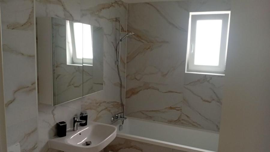 Apartament cu 3 camere decomandat în Sânpetru