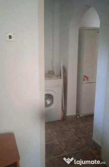 Apartament cu 2 camere decomandat în Micro 20