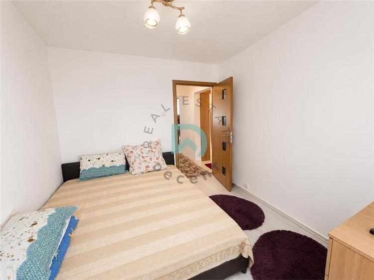 Apartament cu 3 camere decomandat în Astra