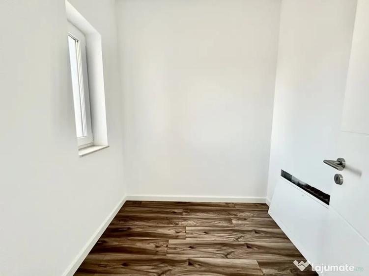 Casă cu 5 camere cu Teren 374 Mp în Moșnița Veche