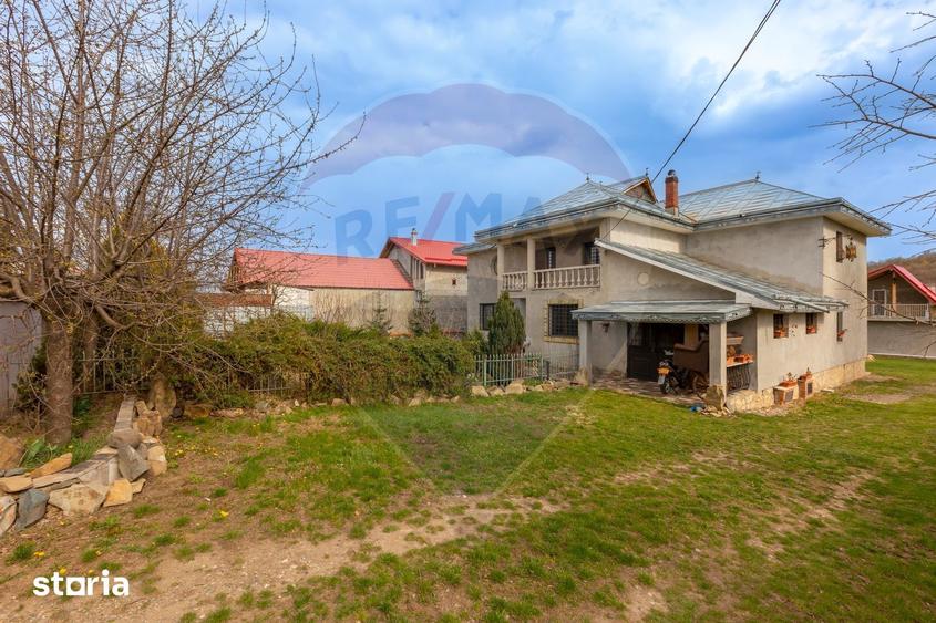 Casă cu 7 camere cu Teren 1020 Mp în Mărgineni