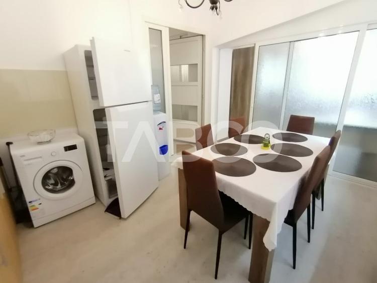 Apartament cu 3 camere semidecomandat, mobilat în Ștrand