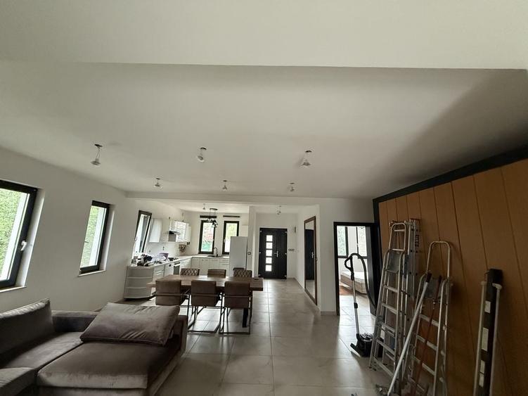 Casă cu 4 camere cu Teren 898 Mp în Firiza