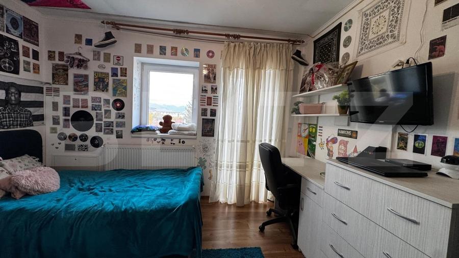 Duplex cu 5 camere cu Canalizare în Micești