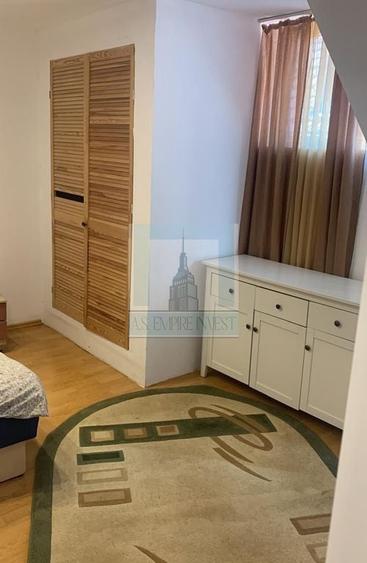 Apartament cu 3 camere decomandat în Schei