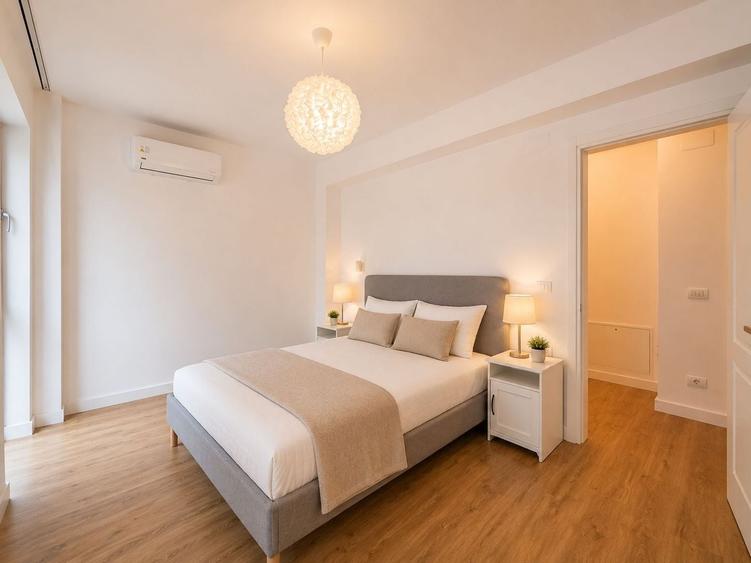 Apartament cu 4 camere în P-ța Universității