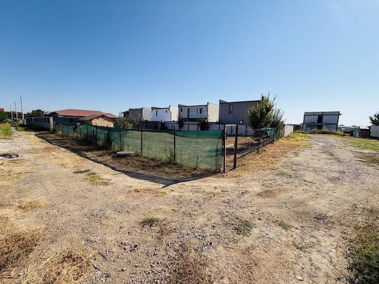 Teren de 662 mp, în Costi