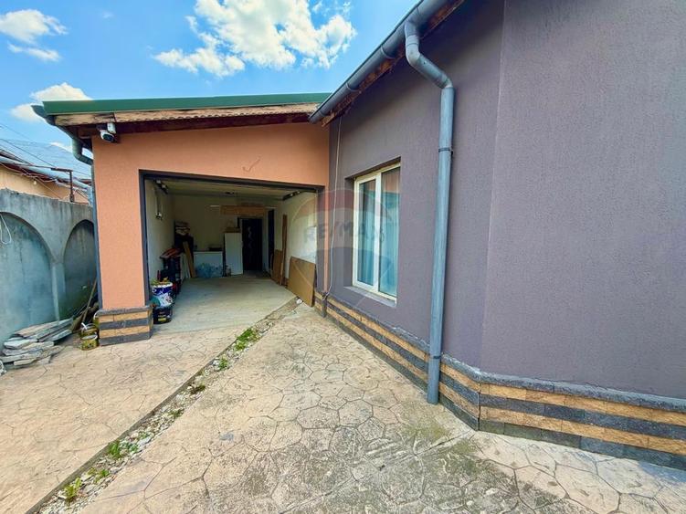 Casă individuală cu 4 camere cu Teren 557 Mp în Central