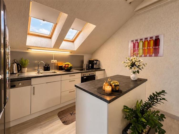 Penthouse cu 3 camere decomandat, mobilat în Unirii