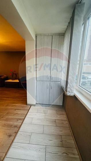 Apartament cu 3 camere decomandat, mobilat în Traian
