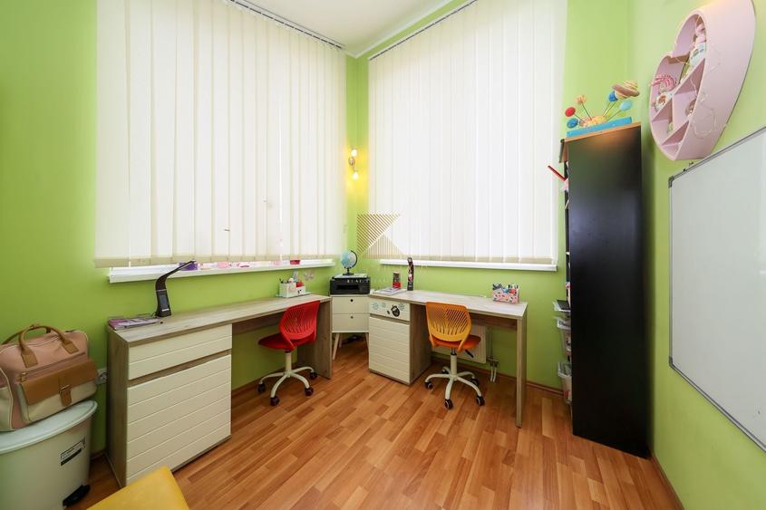 Casă individuală cu 6 camere cu Canalizare în Cristian