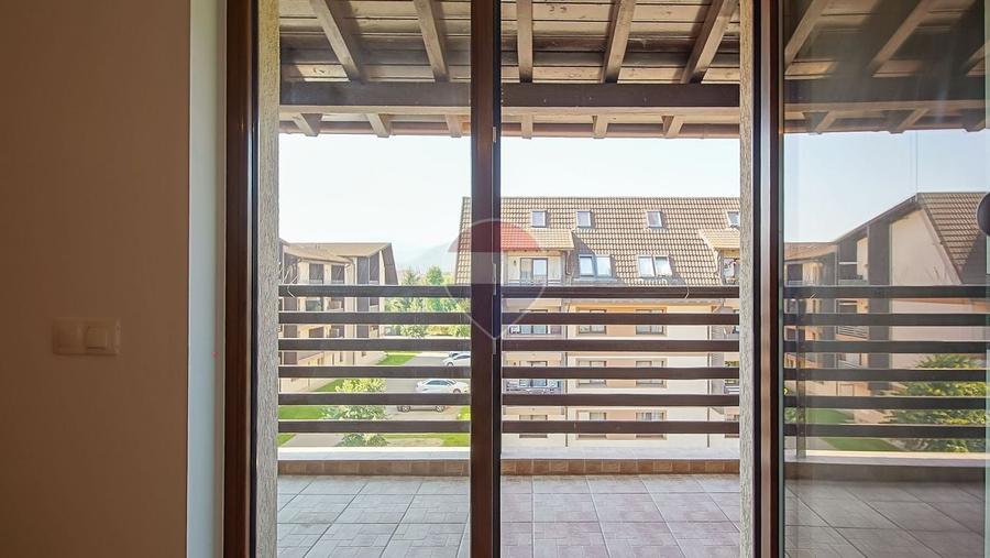 Apartament cu 3 camere decomandat, mobilat în Tractorul
