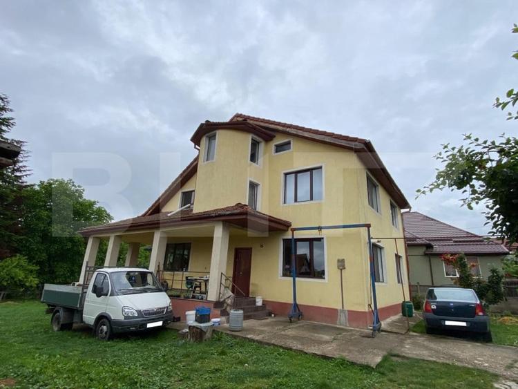 Casă individuală cu 6 camere cu Canalizare în Iris