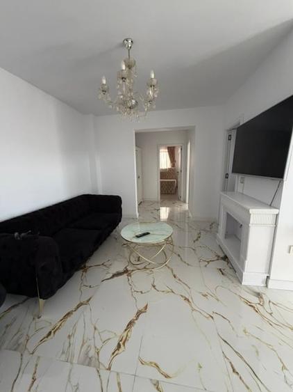 Apartament cu 3 camere decomandat în Independenței