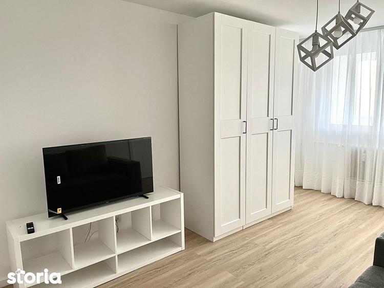 Apartament cu 3 camere semidecomandat, mobilat în Colentina