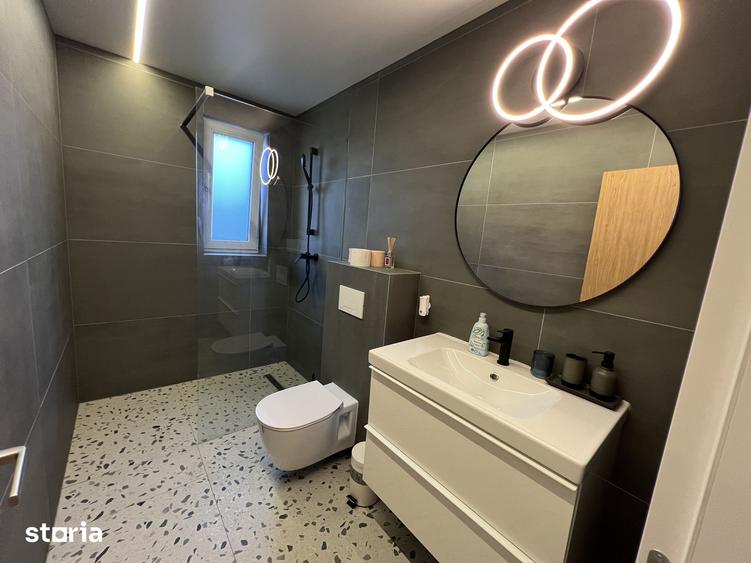 Casă cu 5 camere cu Teren 300 Mp în Central