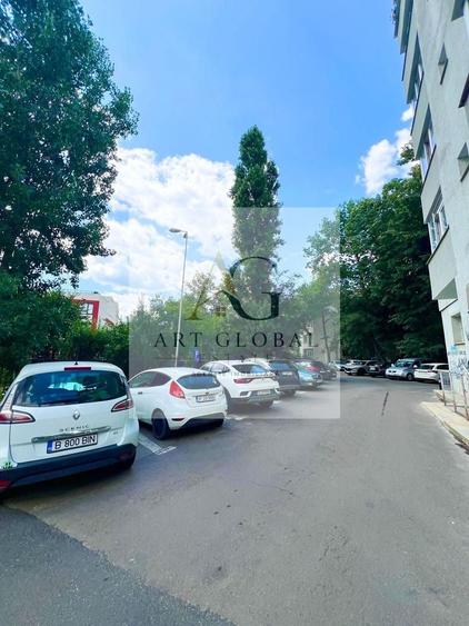Apartament cu 3 camere semidecomandat, mobilat în Titan