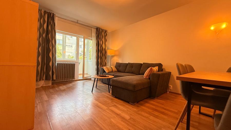 Apartament cu 3 camere decomandat în Aviației