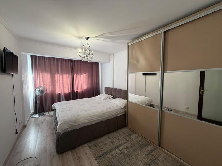 Apartament cu 3 camere semidecomandat în Florești
