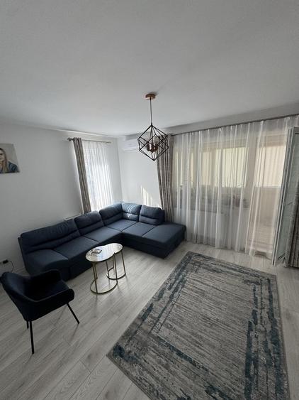 Apartament cu 3 camere decomandat în Apărătorii Patriei