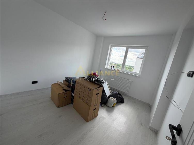 Apartament cu 3 camere decomandat în Metalurgiei