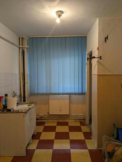 Apartament cu 3 camere semidecomandat, mobilat în Radu Negru
