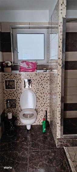 Casă cu 7 camere cu Teren 500 Mp în Central