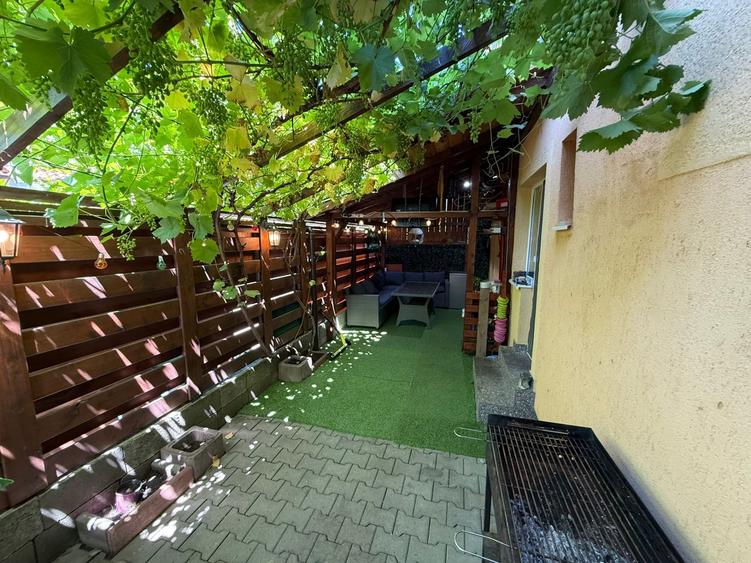 Duplex cu 4 camere cu Garaj în Florești