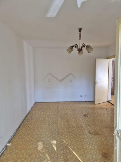 Apartament cu 2 camere decomandat în Nicolina