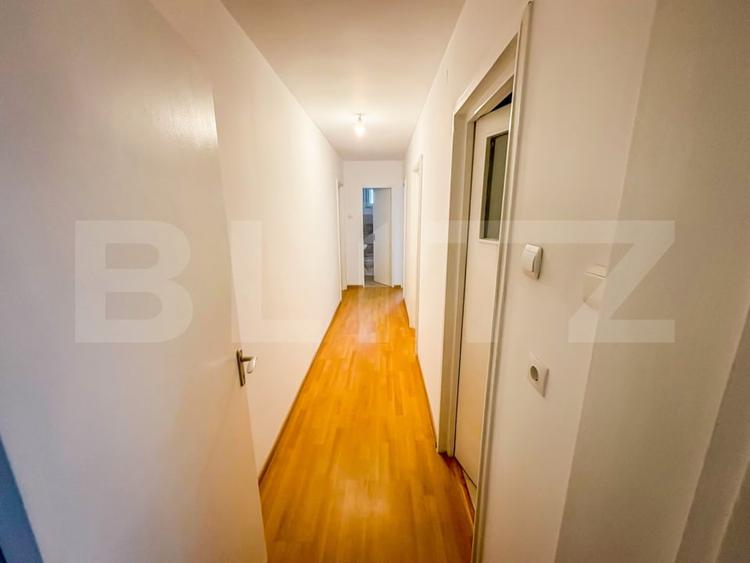 Apartament cu 4 camere semidecomandat, mobilat în Piața Centrală