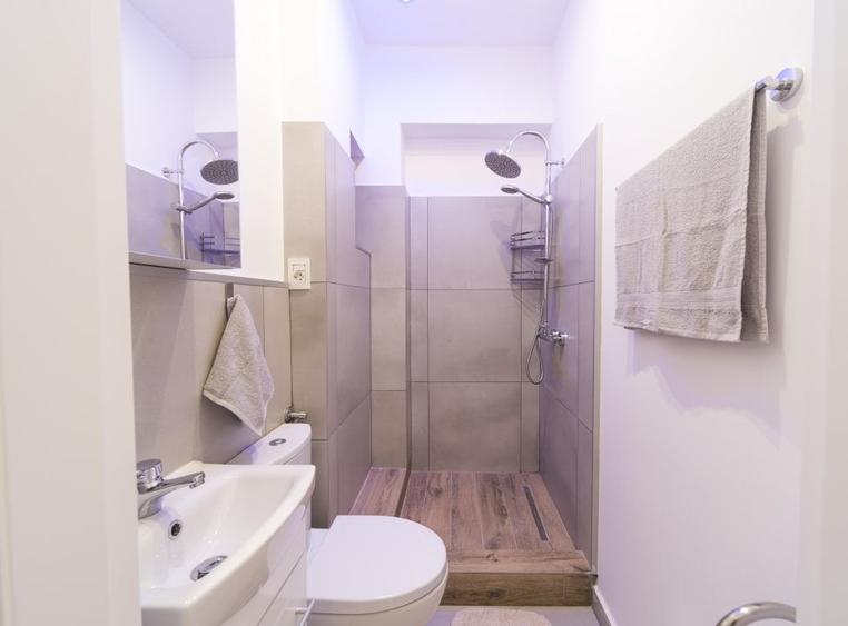 Apartament cu 2 camere decomandat, mobilat în Universitate