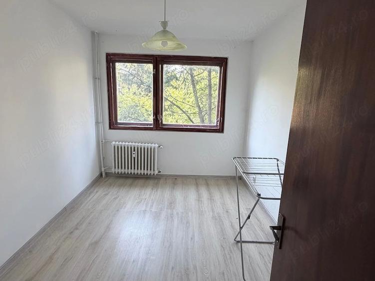 Apartament cu 3 camere semidecomandat în Gorjului