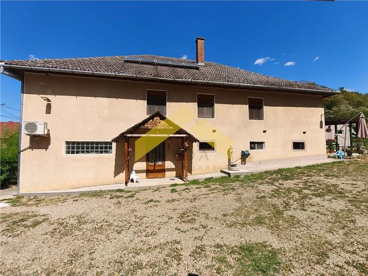 Casă individuală cu 6 camere cu Piscina în Cladova
